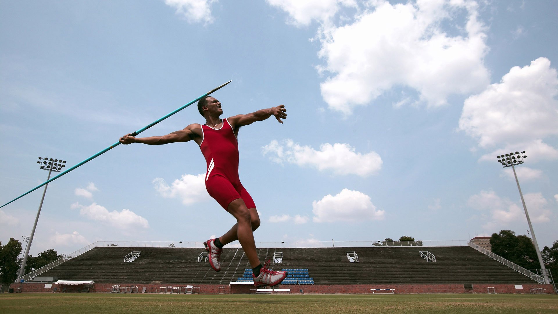贾瓦迪800米自由泳力拼佳绩，贾瓦迪获男子800米自由泳金牌
